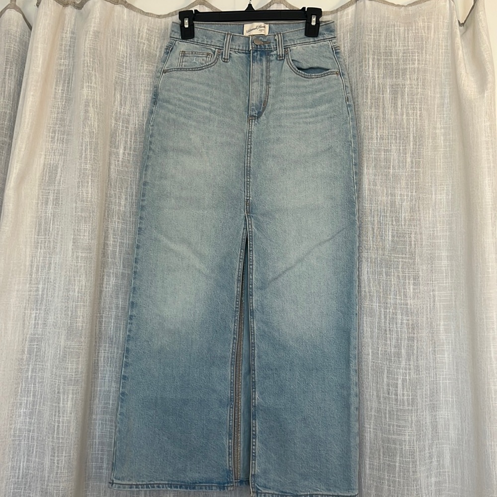 Universal threads denim skirt worn once size 2